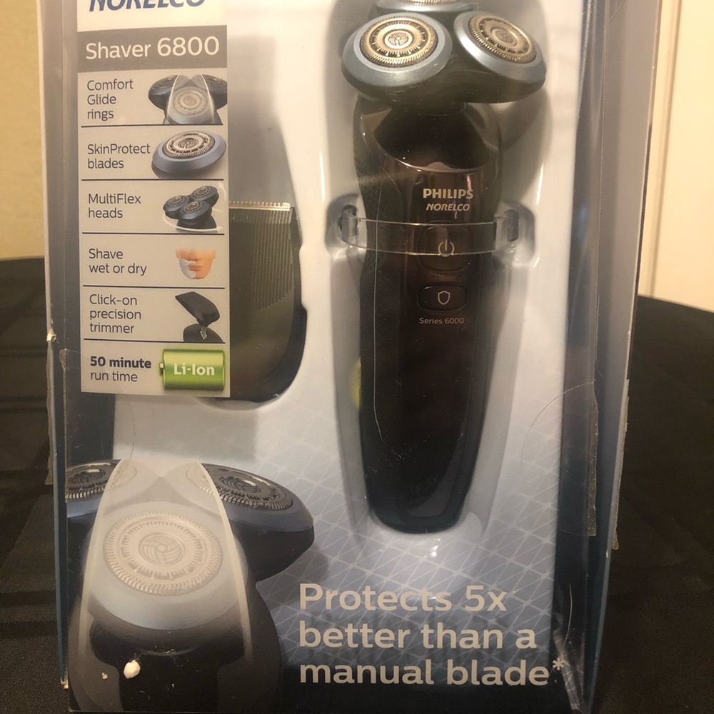 Philips Norelco Shaver 6800